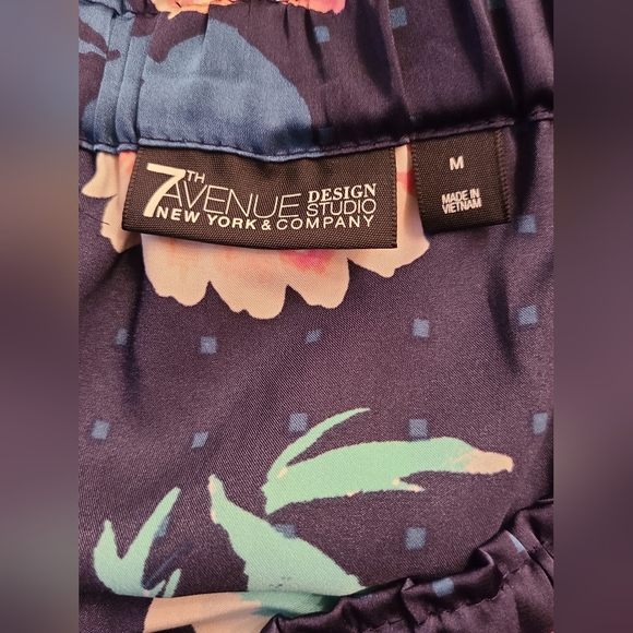 7th Avenue size M navy blue top - Picture 9 of 10